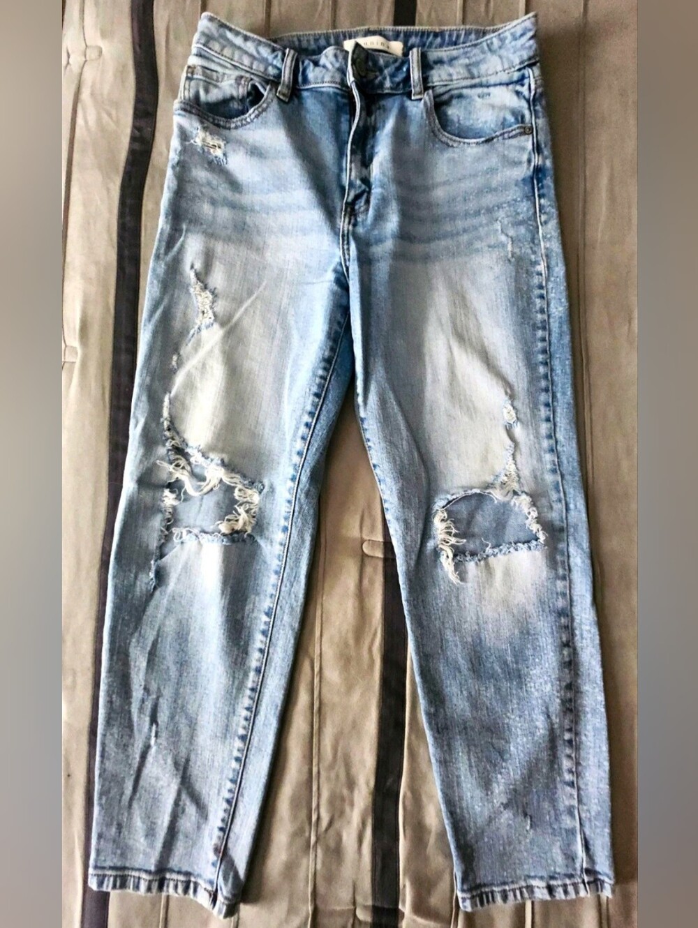 Eunina Distressed Womens Jeans
